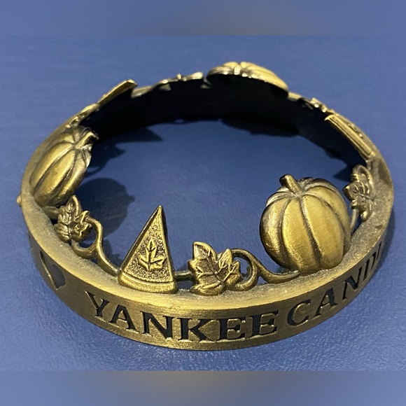 Yankee Candle Illuma-lid jar candle accessory for Fall— pumpkins and leaves - Picture 9 of 12